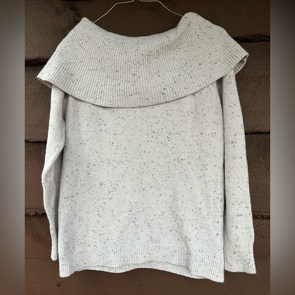 Loft Small Sweater - Picture 4 of 4